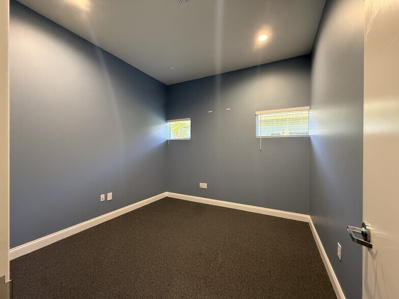 More Photos Of 90 Fox Ridge Ct, DeBary Office For Sale