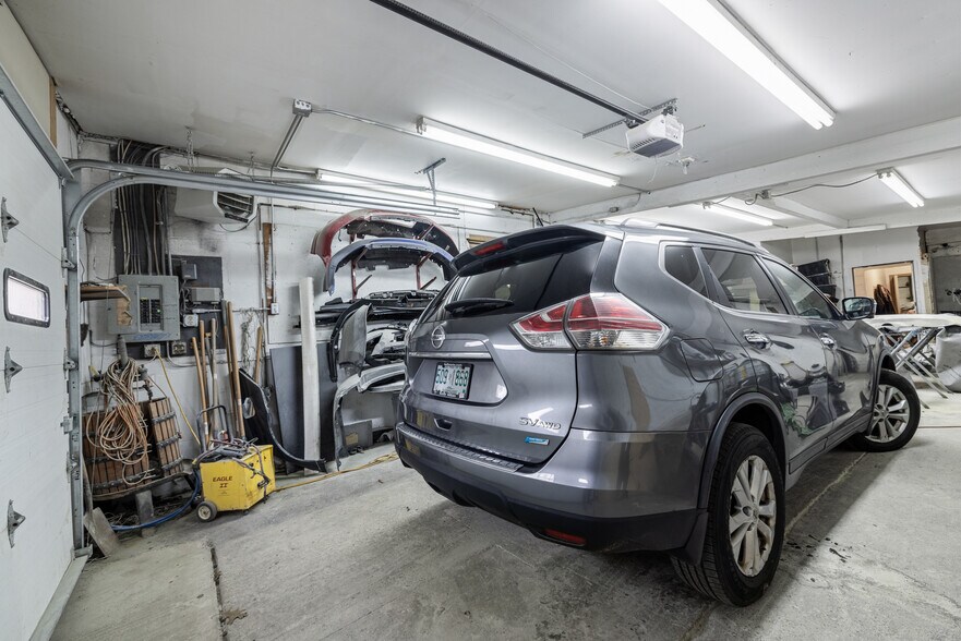 More Photos Of 20 Woodland St, Methuen Auto Repair For Sale