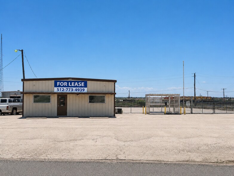 Primary Photo Of 2006 Kings Hwy, Snyder Service For Lease