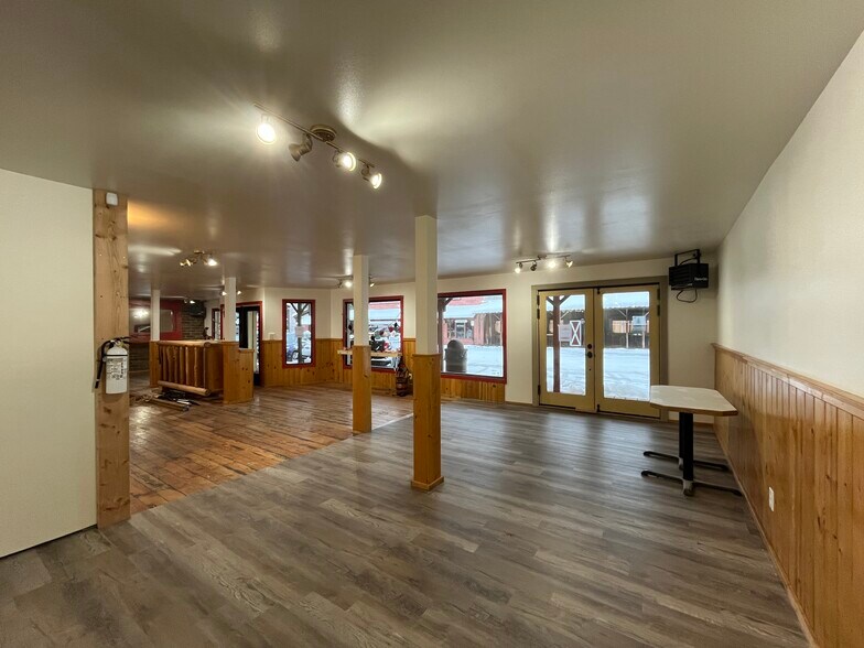 More Photos Of 164 Riverside Ave, Winthrop Restaurant For Lease