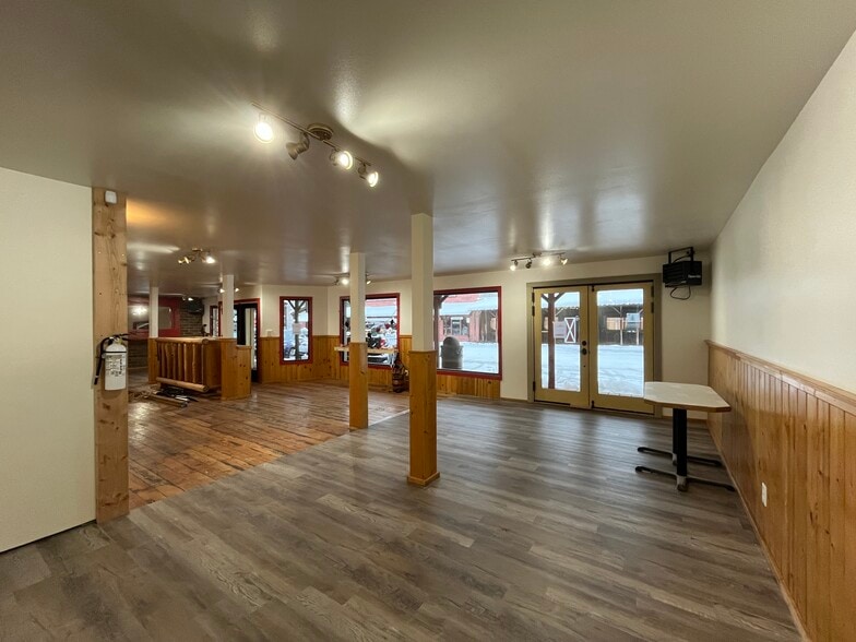 More Photos Of 164 Riverside Ave, Winthrop Restaurant For Sale