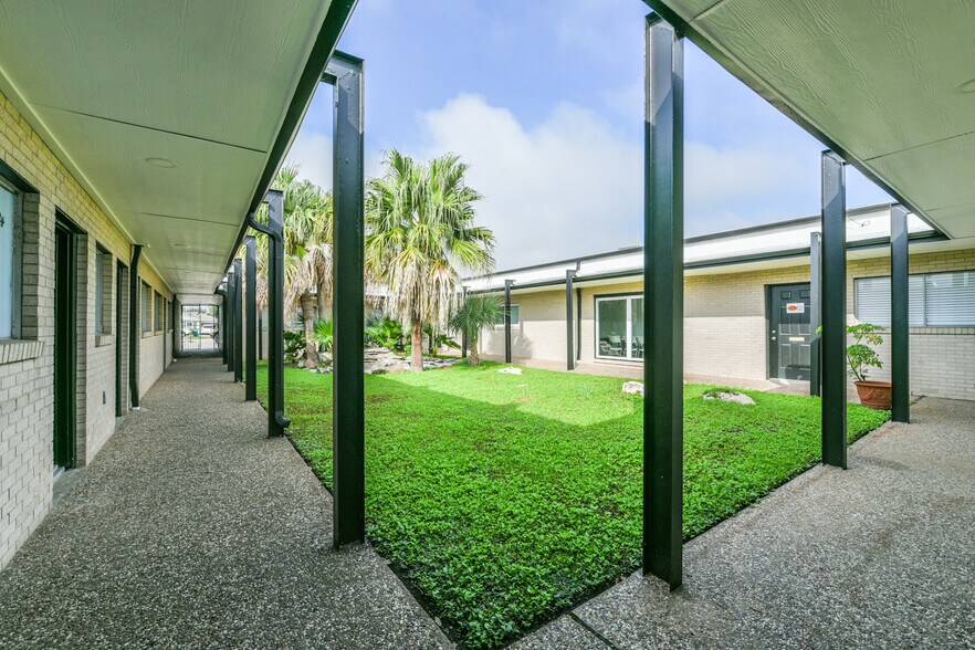 More Photos Of 1022 Pasadena Blvd, Pasadena Medical For Lease