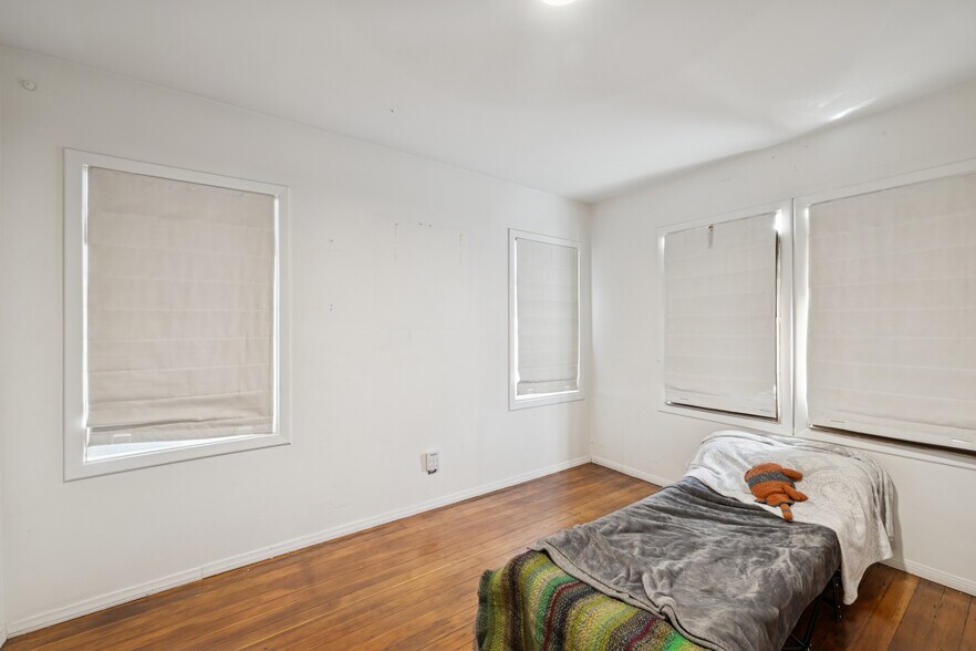 More Photos Of 7748 Santa Monica Blvd, West Hollywood Storefront Retail Residential For Sale