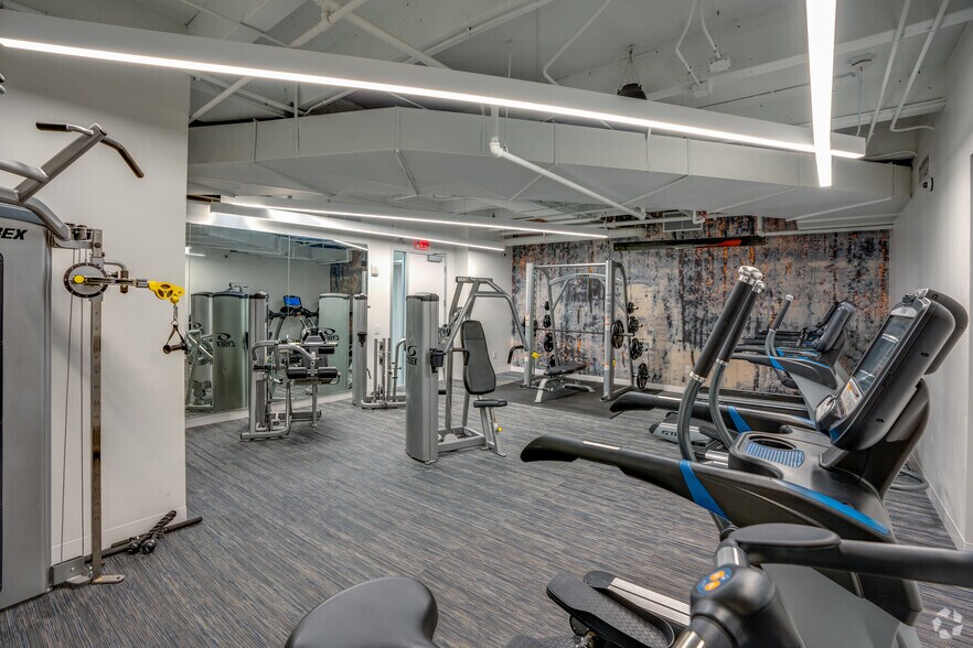 More Photos Of 44 W Flagler St, Miami Office For Lease