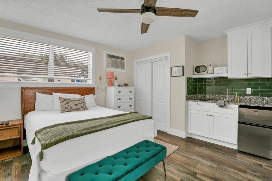 More Photos Of 1106 Main St, Safety Harbor Hotel For Sale