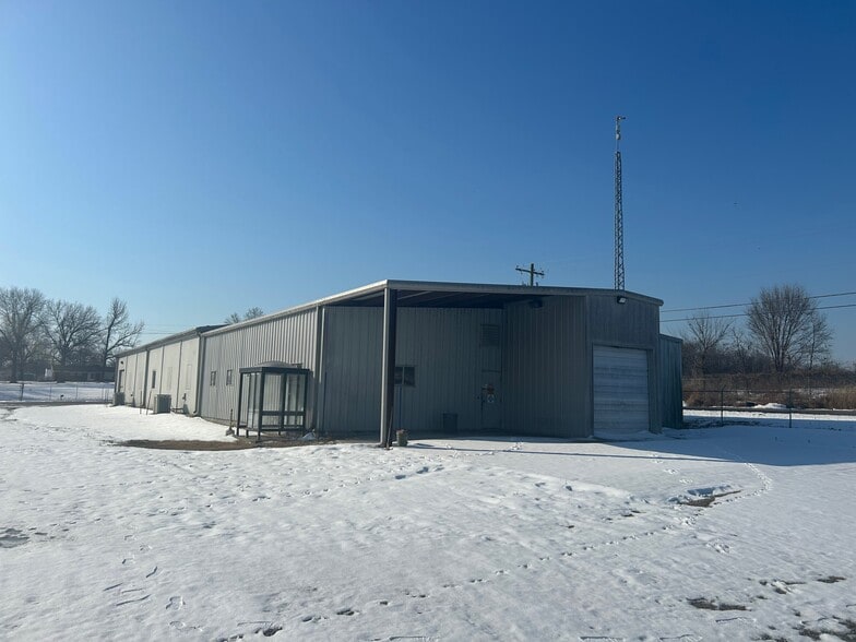 Primary Photo Of 5313 E Apache St, Tulsa Warehouse For Lease