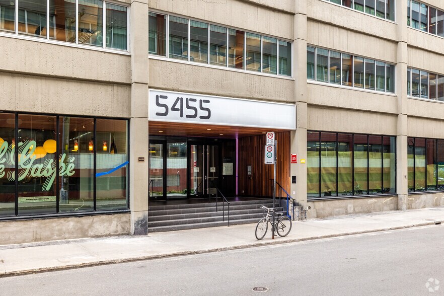 More Photos Of 5445 Av De Gaspé, Montréal Office For Lease