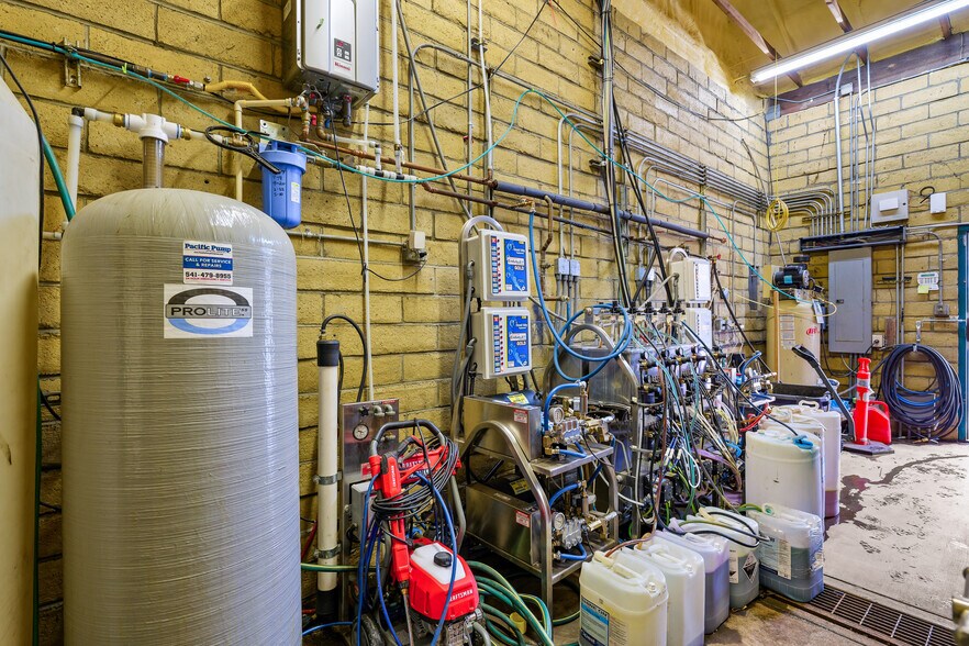 More Photos Of 2521 Williams Hwy, Grants Pass Carwash For Sale