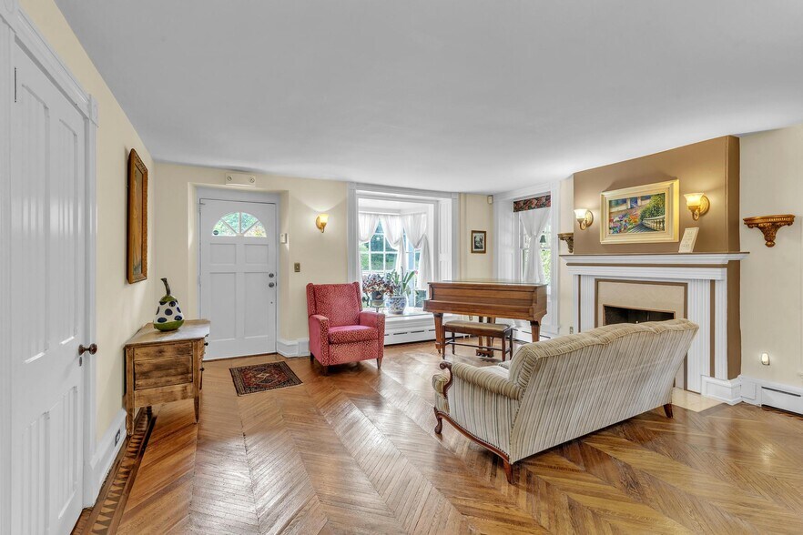 More Photos Of 277 W Baltimore Pike, Media Office For Sale