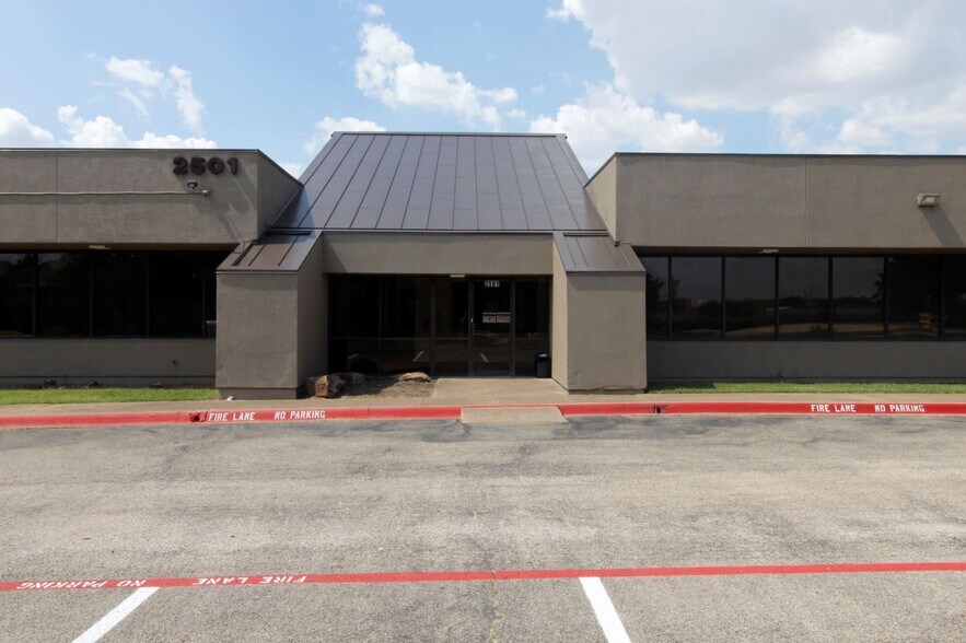 More Photos Of 2501 Avenue J, Arlington Office For Lease