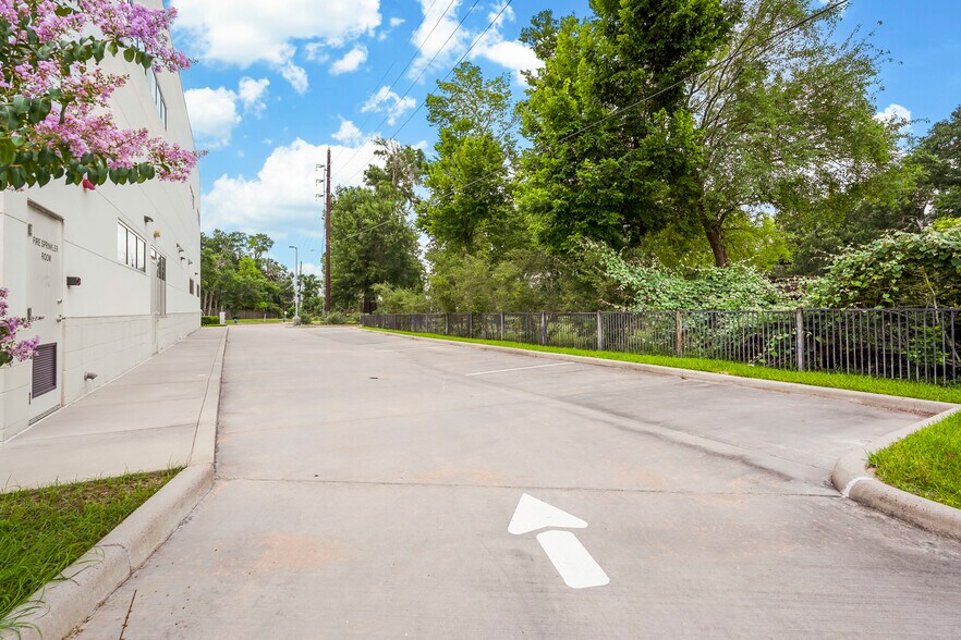More Photos Of 1140 Enclave Pky, Houston Medical For Sale