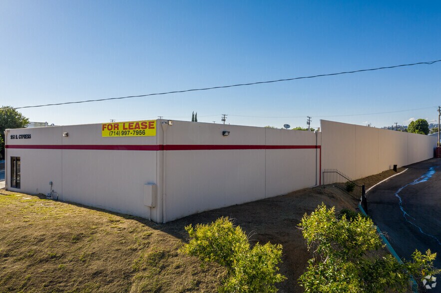 More Photos Of 951 S Cypress St, La Habra Warehouse For Lease