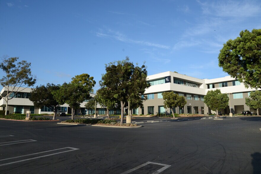 More Photos Of 19772 MacArthur Blvd, Irvine Unknown For Lease