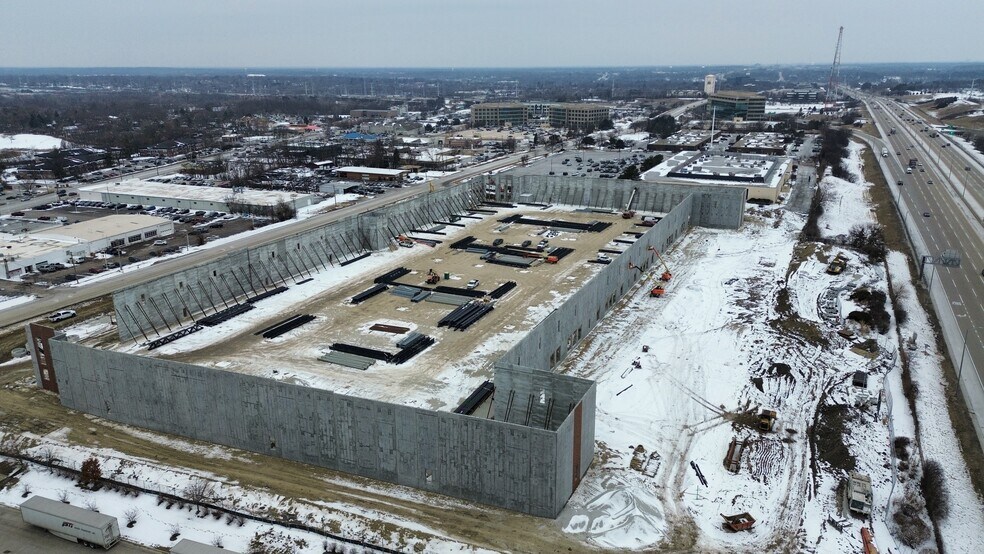 More Photos Of 2300 Warrenville Rd, Downers Grove Warehouse For Lease