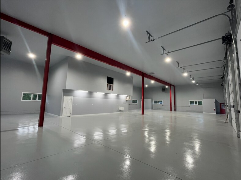 More Photos Of 125 Commerce Dr, Carmel Warehouse For Lease