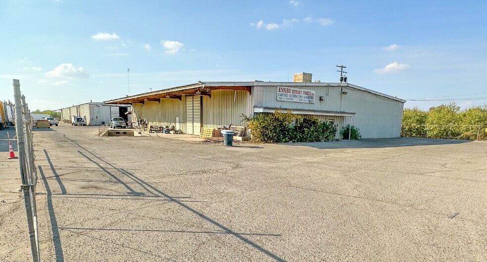 More Photos Of 4321 S Chestnut Ave, Fresno Warehouse For Lease