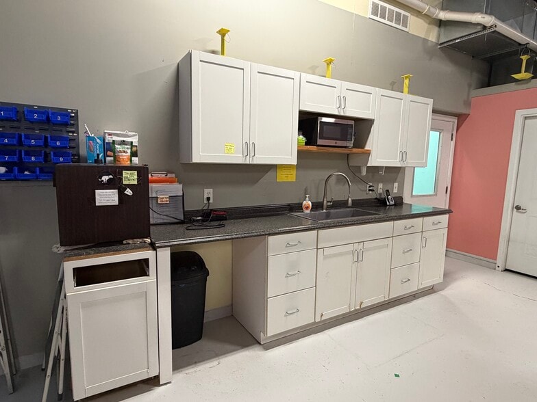 More Photos Of 911 W 1st St, Mcpherson Industrial For Sale