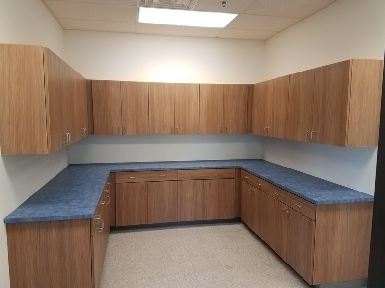 More Photos Of 603 Well St, Williston Warehouse For Sale