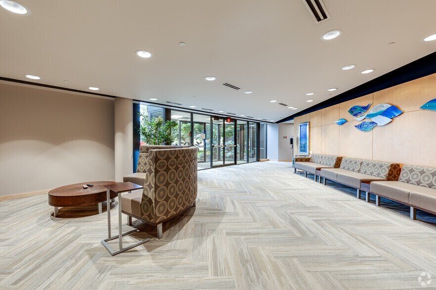 More Photos Of 10650 Red Circle Dr, Minnetonka Medical For Lease