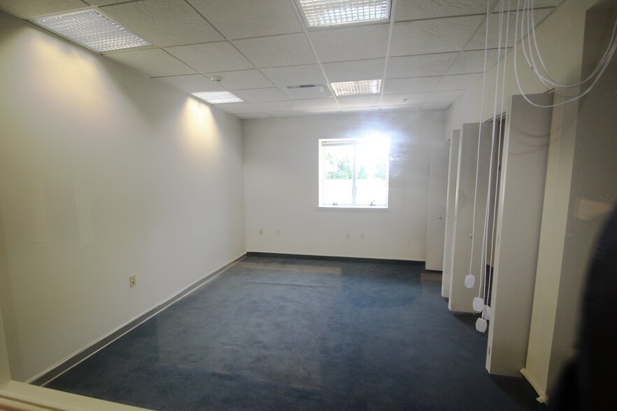 More Photos Of 2743-2797 Medina Rd, Medina Freestanding For Lease