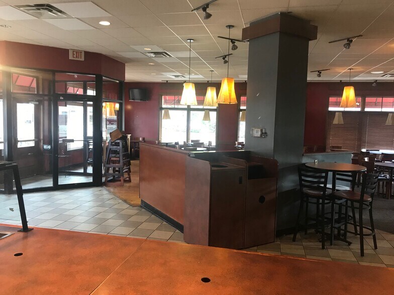 More Photos Of 64 Granville St, Gahanna Storefront Retail Office For Lease