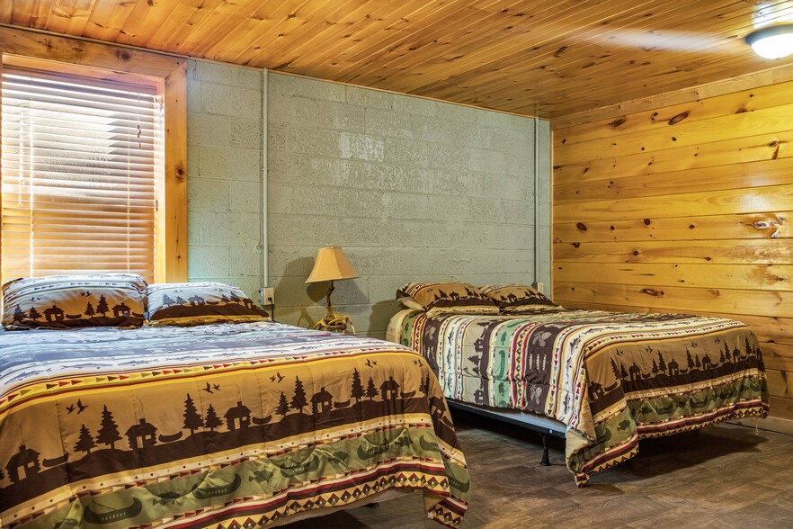 More Photos Of 301 School St, Tellico Plains Freestanding For Sale