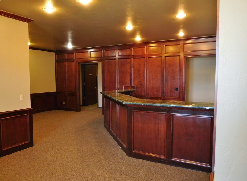 More Photos Of 400 S Mustang Rd, Yukon Office For Sale