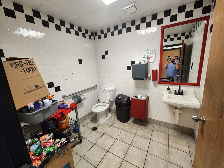 More Photos Of 1350-1500 S Lapeer Rd, Oxford Unknown For Lease