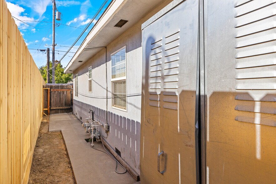 More Photos Of 909 E Noble Ave, Visalia Multifamily For Sale