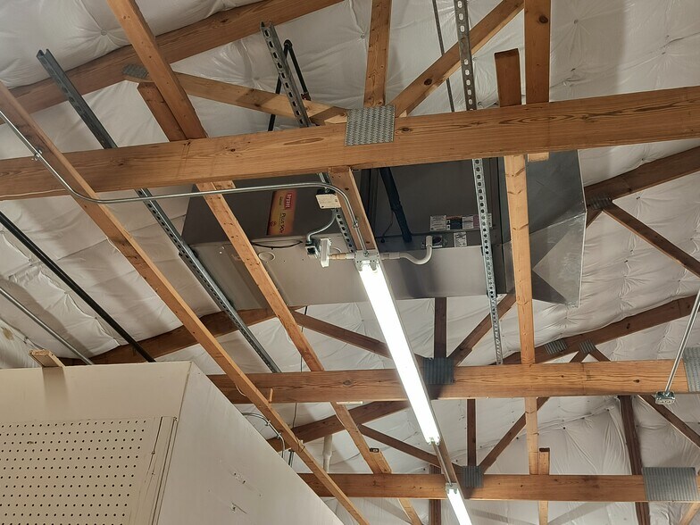 More Photos Of 1430 E Springhill Dr, Terre Haute General Retail For Lease