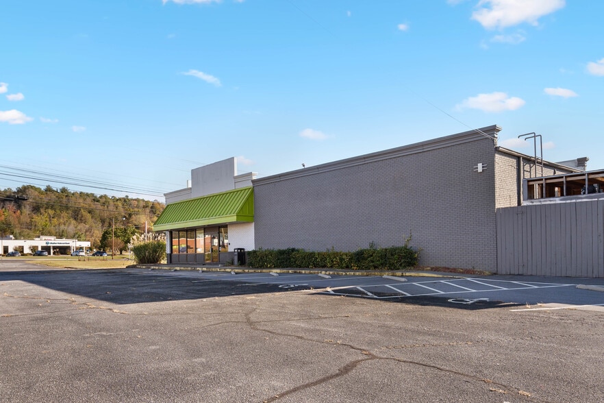 More Photos Of 1429 US Highway 421, Wilkesboro Fast Food For Sale