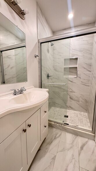 More Photos Of 1042 Western Ave, Glendale Apartments For Sale