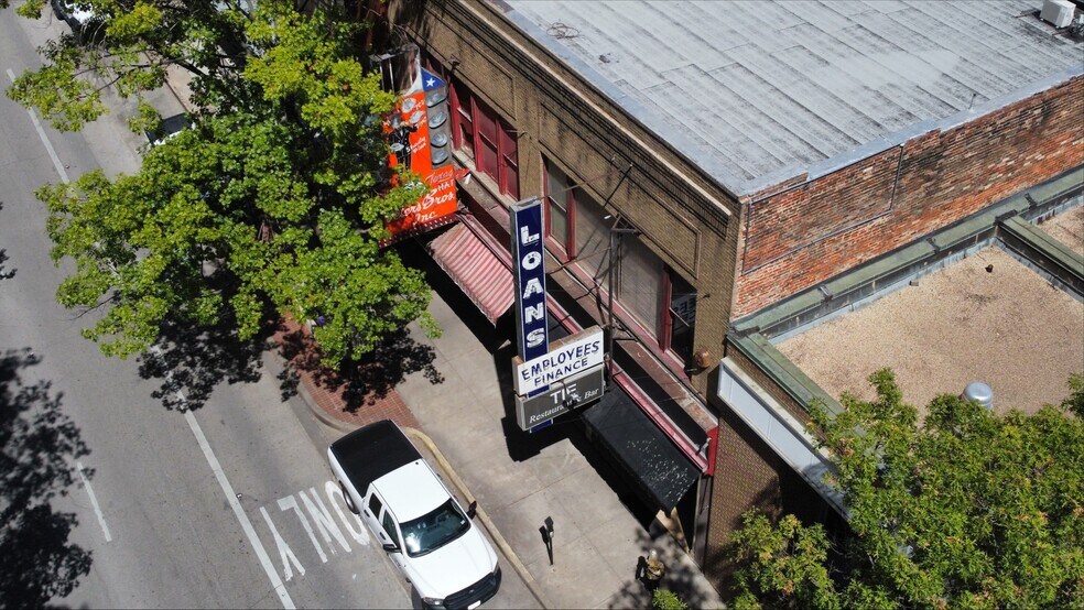 More Photos Of 911 Houston St, Fort Worth Storefront Retail Office For Lease