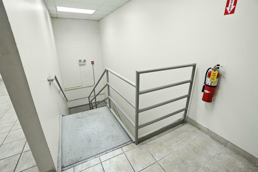 More Photos Of 8130 River Dr, Morton Grove Warehouse For Sale