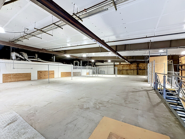 More Photos Of 4677 118th Ave N, Clearwater Manufacturing For Sale