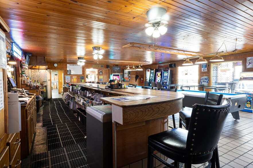 More Photos Of 1615 W Wisconsin St, Sparta Specialty For Sale