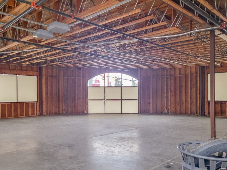 More Photos Of 1479 S Main St, Lebanon Storefront For Lease