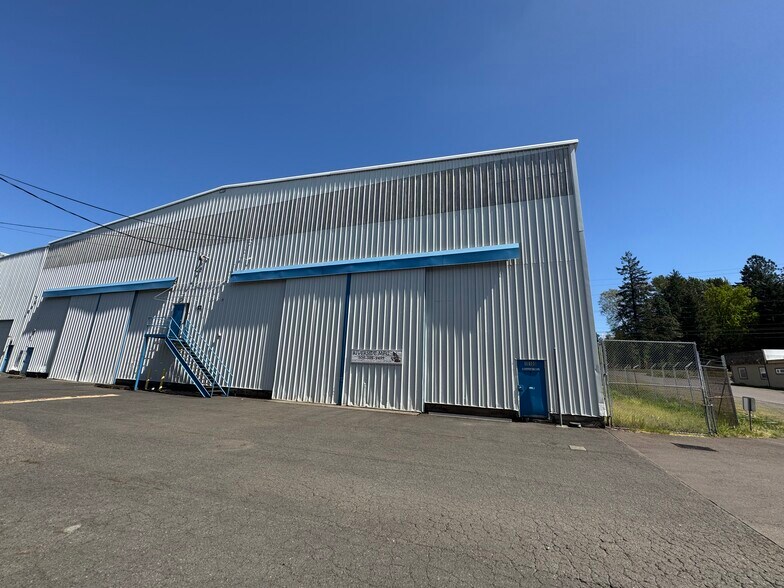 More Photos Of 10100 SW North Dakota St, Tigard Warehouse For Lease