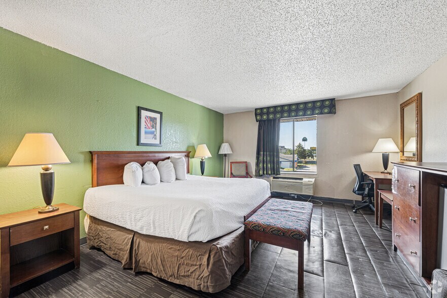 More Photos Of 2224 NE Evangeline Trwy, Lafayette Hotel For Sale