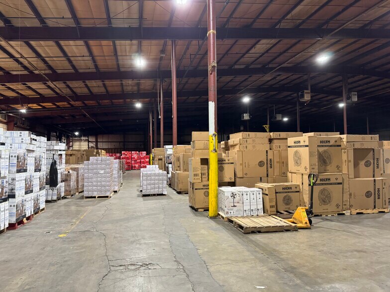 More Photos Of 220 River Dr, Cartersville Distribution For Lease