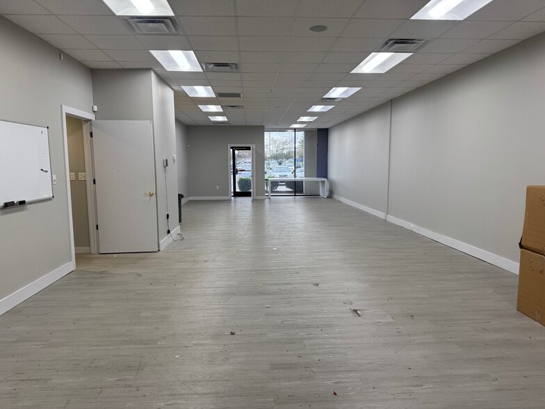 More Photos Of 2425 Scottsville Rd, Bowling Green Storefront Retail Office For Lease