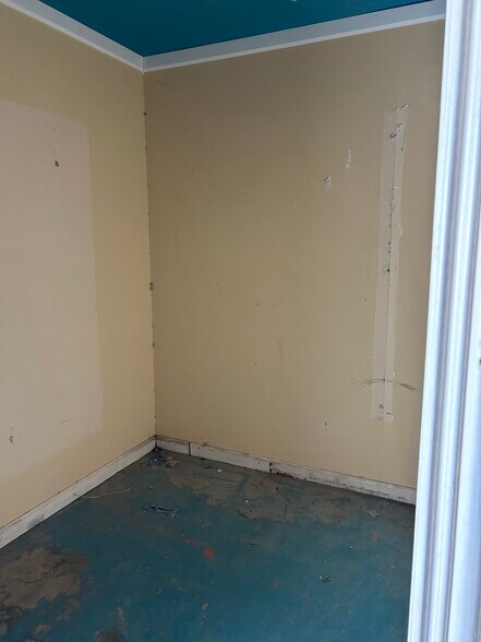 More Photos Of 1575 Roadrunner, Camp Verde Distribution For Lease