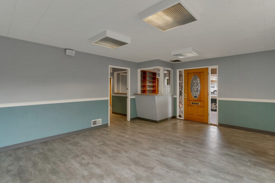 More Photos Of 151 W Washington St, Stayton Storefront Retail Office For Lease