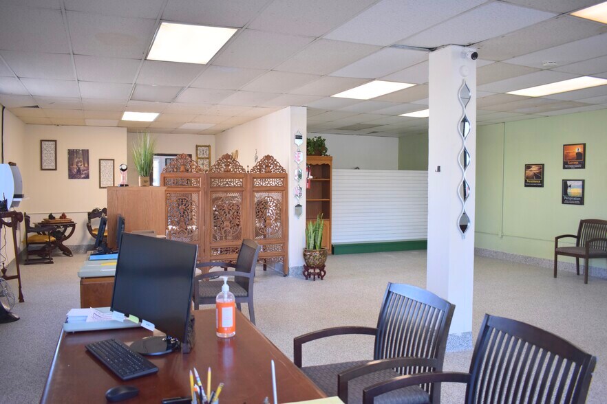 More Photos Of 14812 Paramount Blvd, Paramount Fast Food For Sale