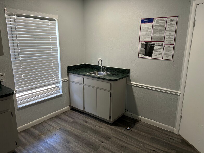 More Photos Of 213 Kingsway Rd, Brandon Medical For Lease