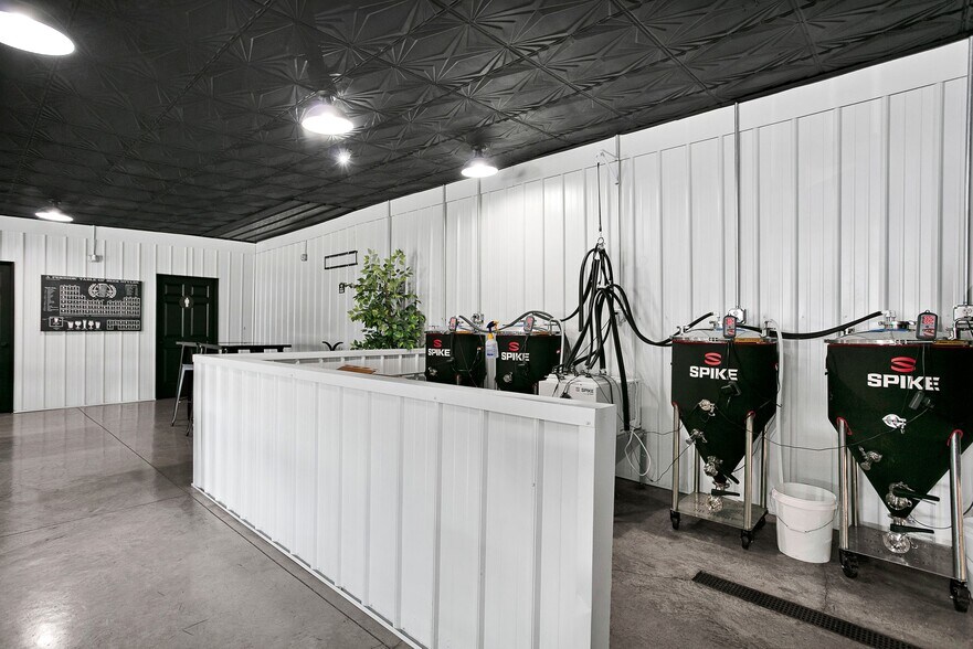 More Photos Of 120 M.L.K. ave, Lebanon Bar For Sale