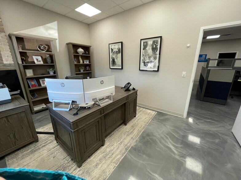 More Photos Of 4680 Lake Industrial Blvd, Tavares Warehouse For Sale