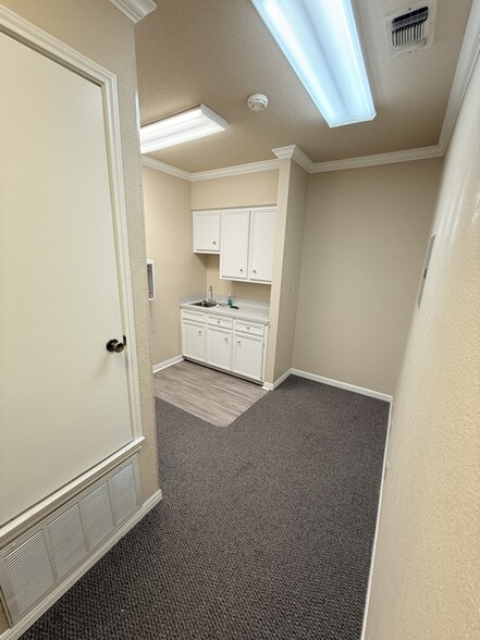 More Photos Of 12343 Hymeadow Dr, Austin Office For Lease