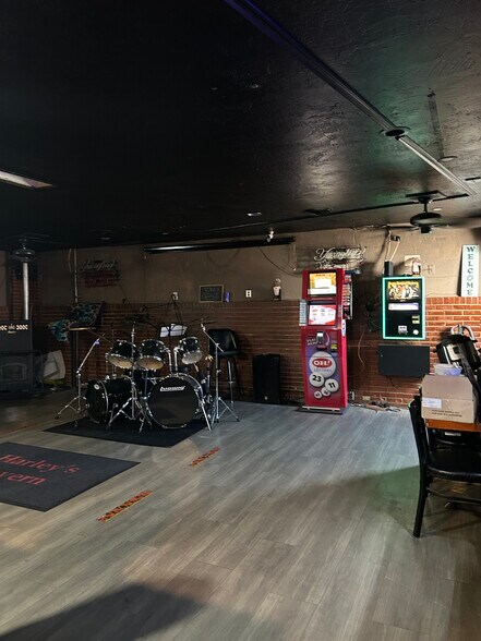 More Photos Of 546 E Dixie Dr, West Carrollton Bar For Sale