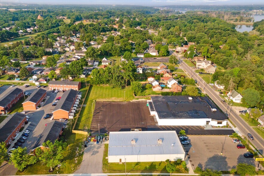 More Photos Of 969 Dixie Hwy, Rossford Freestanding For Sale